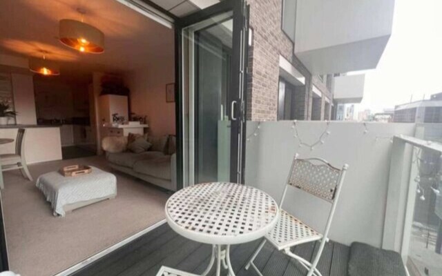Central 1 Bedroom Apartment in Aldgate East in Zone 1