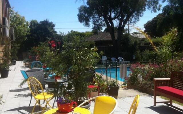 Parkwood Motel and Apartments