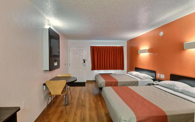 Motel 6 Tewksbury, MA - Boston