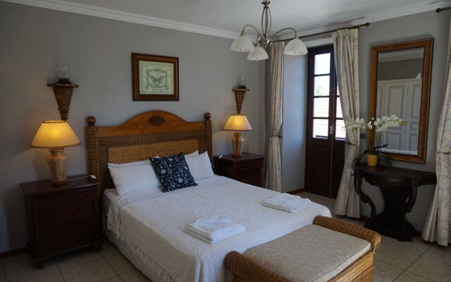 Faros Suites - Adults Only