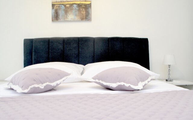 One Bedroom Apartment Venilia Ground