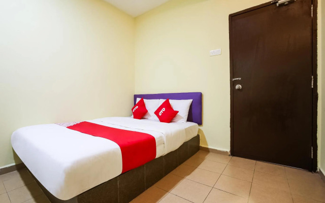 OYO 89585 Hotel Happy Inn