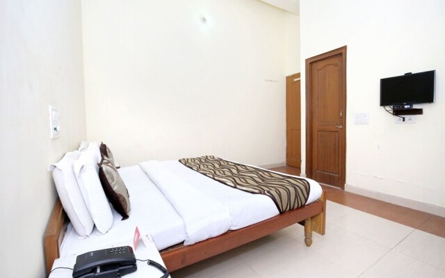 OYO 7609 Hotel Dolphin