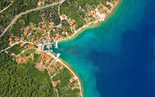 Vese - 50 m From sea - H