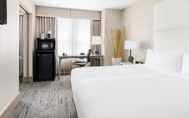 Holiday Inn Express Chicago - Magnificent Mile by IHG