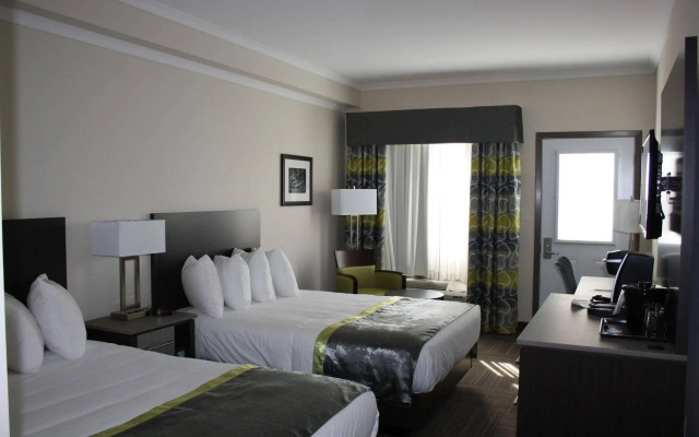 Crossroads Inn & Suites