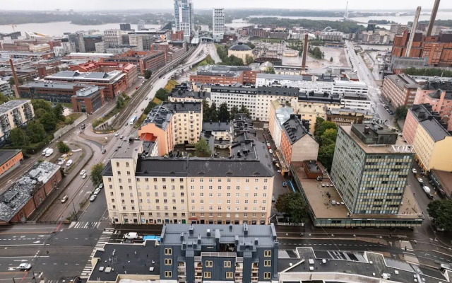 Modern Top-Floor Apt. in Helsinki
