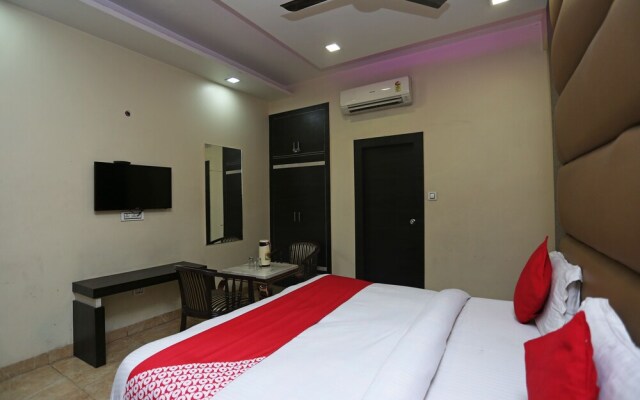 Hotel Samrat BY OYO Rooms