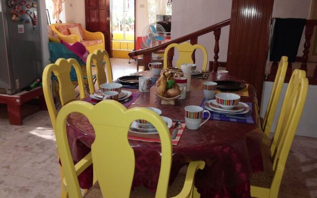 Yellow HOUSE Vacation Rental