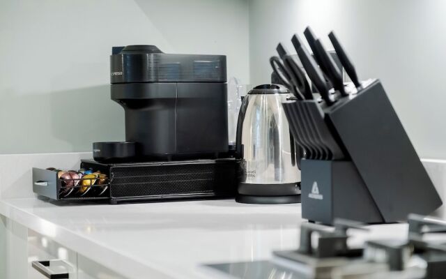 Luxury Oasis in South Kensington WITH AC