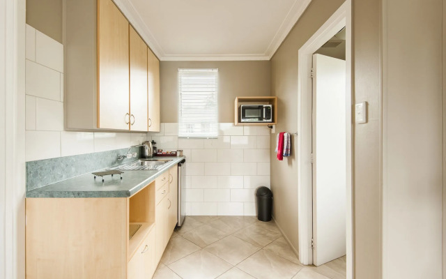 Manuka Crescent Motel