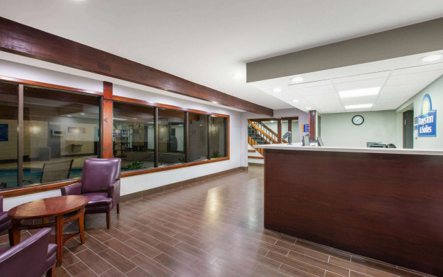 Days Inn & Suites by Wyndham Wisconsin Dells