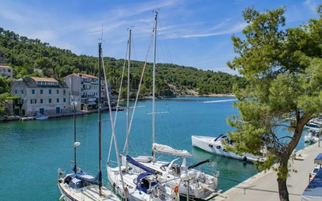 Daira - Great Location - A1