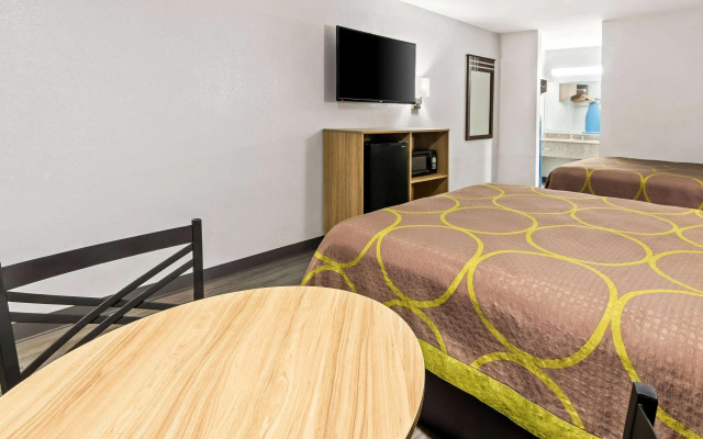 Super 8 by Wyndham Grand Prairie Southwest