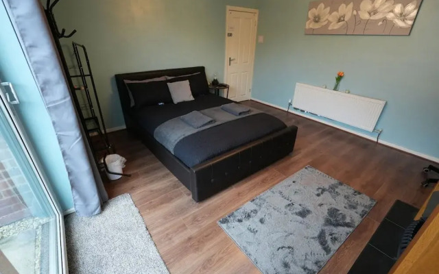 Detached Homestay With Private Rooms