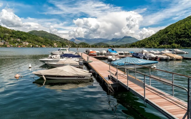 Queen Lake View in Ponte Tresa