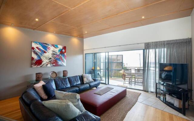 SALTWATER 1 - PENTHOUSE APARTMENT with OCEAN VIEWS