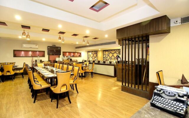 OYO 15134 Hotel Downtown