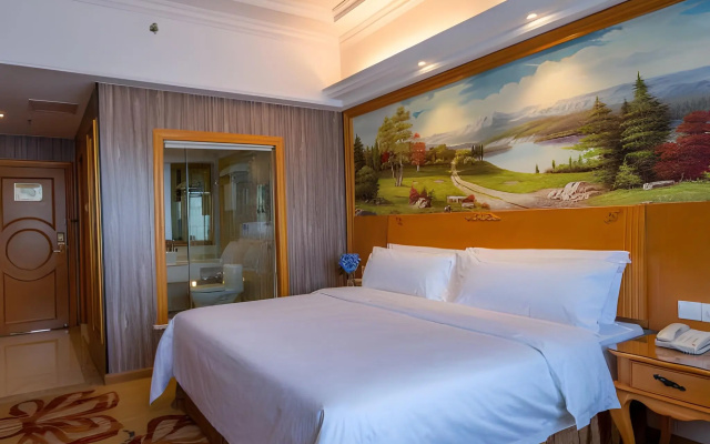 Vienna international hotel (Zhuhai Qinglv Road Riyuebei Grand Theater Branch) – Guest Rooms – Zhuhai