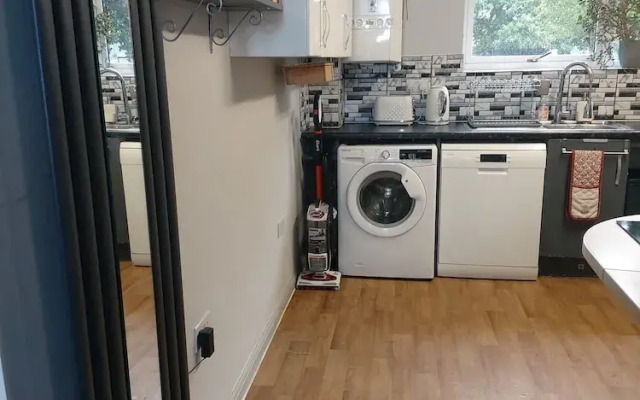 Charming 2-bed Apartment in Eastleigh