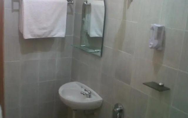 Hotel Prima Asri 153