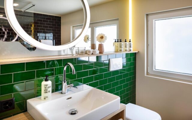 Hirschen Guesthouse - Village Hotel