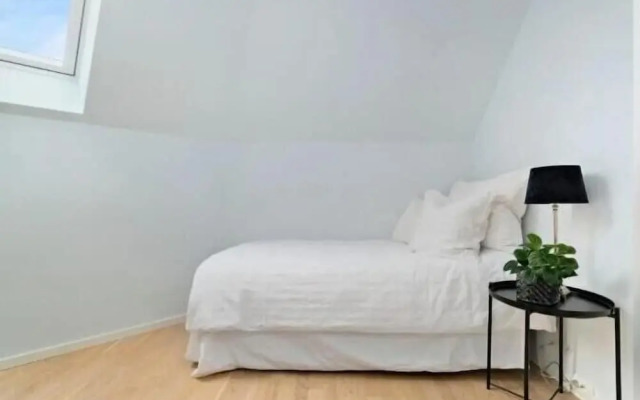 Wonderfully Located, 2bedroom, Balcony