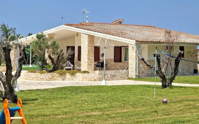 Villa With Swimming Pool Sleeps 8 Three Bedrooms