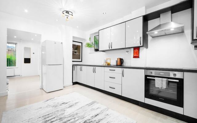 Large Family House With Garden Close to Birmingham
