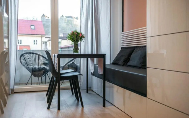 Sunny home with cute dragon in the center+parking