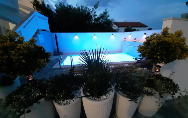 Bella Apartments