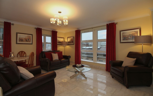 Luxury City River View Apartment