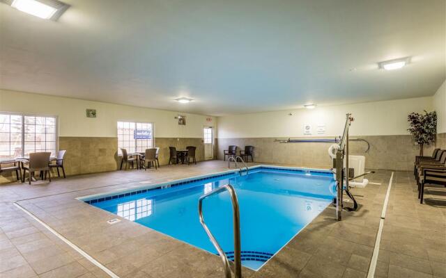 Comfort Inn & Suites Dayton Northwest - Englewood