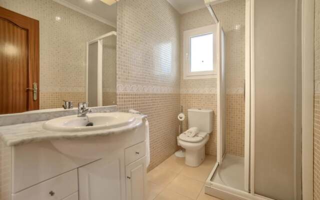 Villa - 7 Bedrooms with Pool and WiFi - 106438