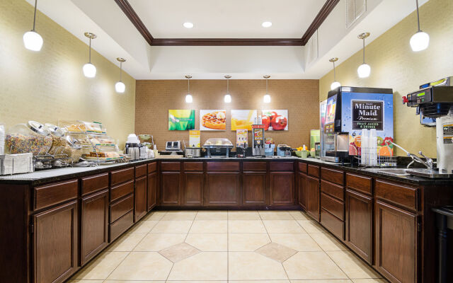 Holiday Inn Express & Suites Olathe South by IHG