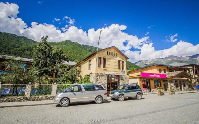Eka&Nino GuestHouse