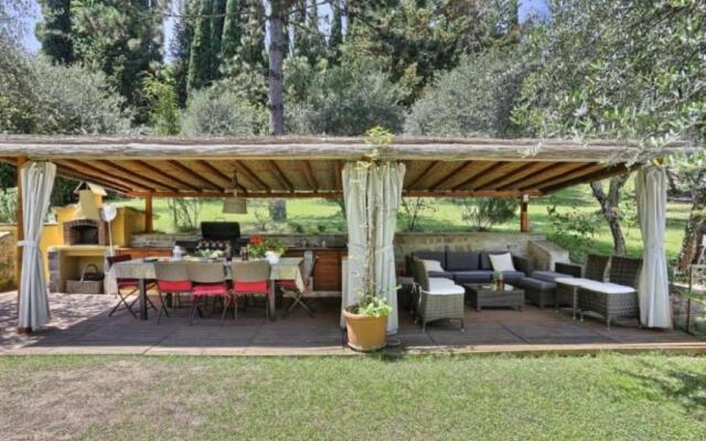 Villa in Private Estate,shared Pool,parking,3km to Ponte Vecchio