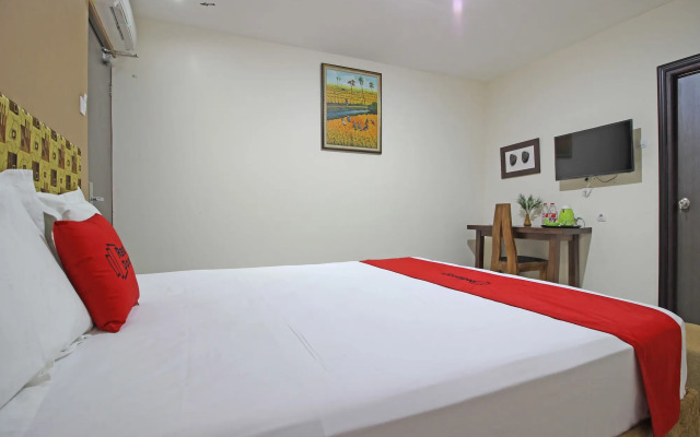 RedDoorz near UNS Solo