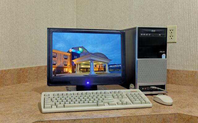 Holiday Inn Express & Suites Lancaster by IHG