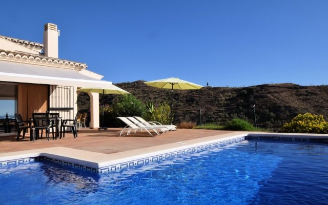 Luxurious Villa in Arenas with Swimming Pool