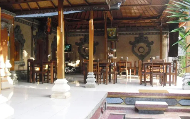 Adus Beach Inn