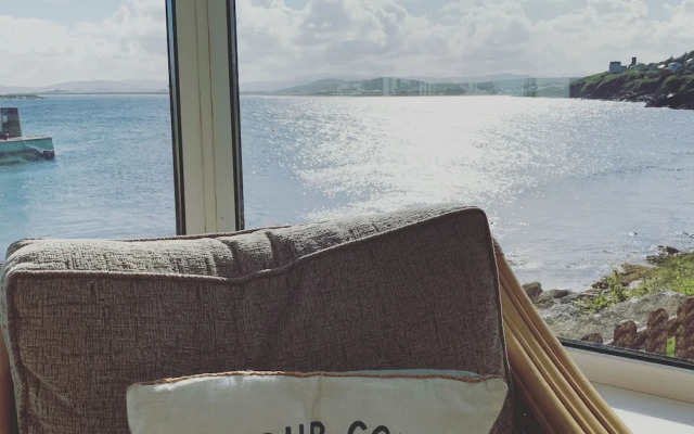 Stunning Cottage on the Beach Portnoo, Narin