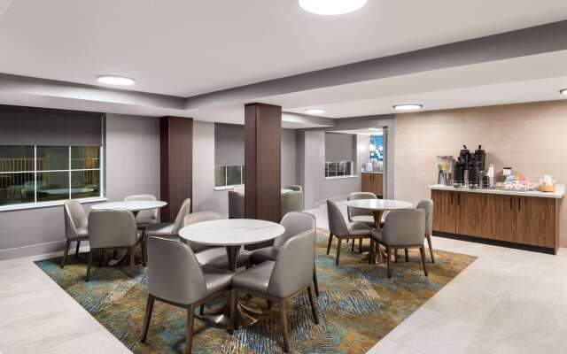 La Quinta Inn & Suites by Wyndham Knoxville Papermill