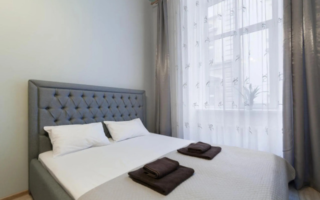 FRIENDS HOUSE on SQUARE RYNOK