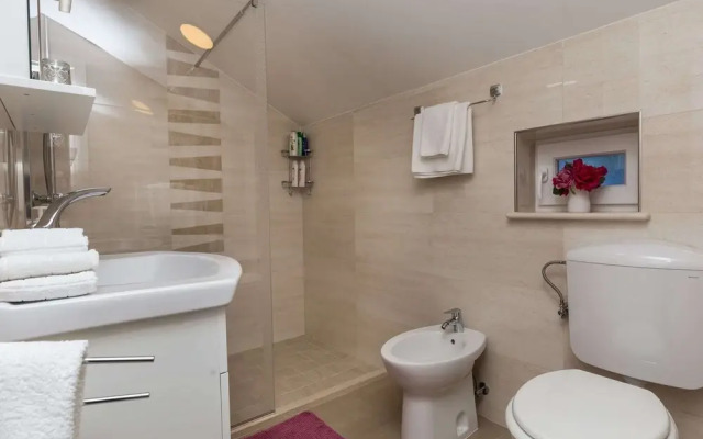 Apartment Cetinic - Two Bedroom Apartment With Terrace and Sea View
