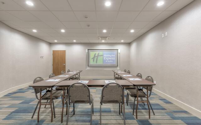 Holiday Inn Express & Suites Tulsa Midtown by IHG