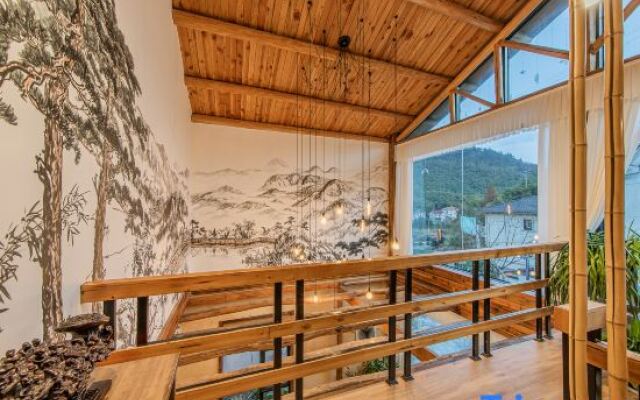 Yunshang Grassland Fengsheng three time hot spring holiday villa