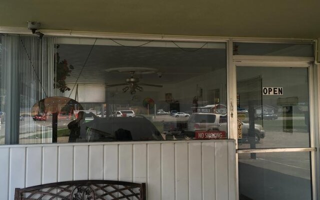 Marion Gray Plaza Motel