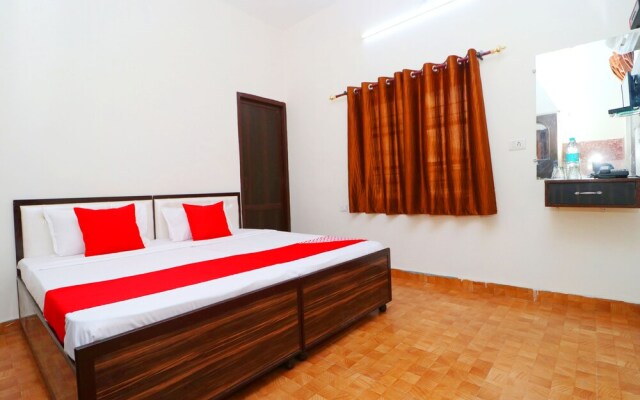 Oyo 37097 Raj Apartments