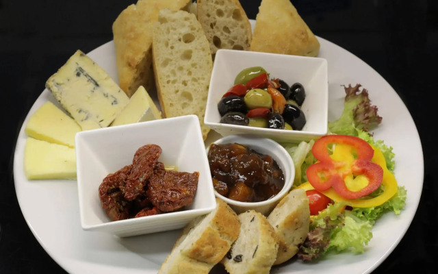 Lion Hotel and Studio Apartments